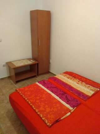 Гостевой дом Guest House Ramovic Бар Семейный номер с ванной комнатой-11