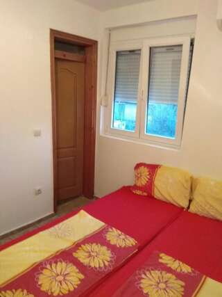 Гостевой дом Guest House Ramovic Бар Семейный номер с ванной комнатой-12