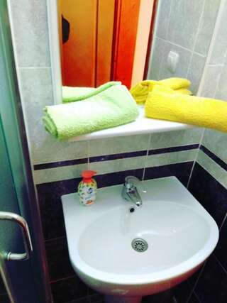 Гостевой дом Guest House Ramovic Бар Двухместный номер с 2 отдельными кроватями-5