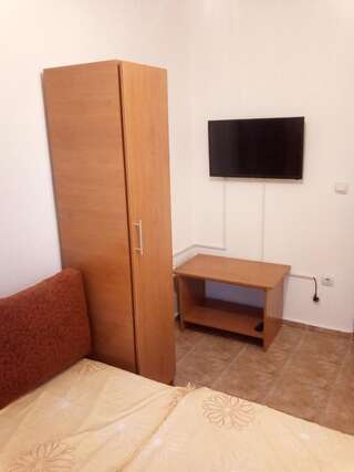 Гостевой дом Guest House Ramovic Бар Семейный номер с ванной комнатой-29