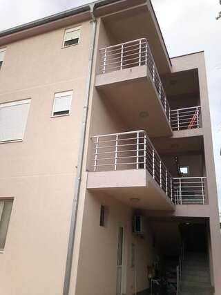 Гостевой дом Guest House Ramovic Бар Двухместный номер с 2 отдельными кроватями-22