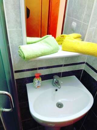 Гостевой дом Guest House Ramovic Бар Двухместный номер с 2 отдельными кроватями-23